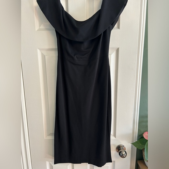 Aritzia Babaton Ruslan Dress in Black. Size 6. - Picture 2 of 4